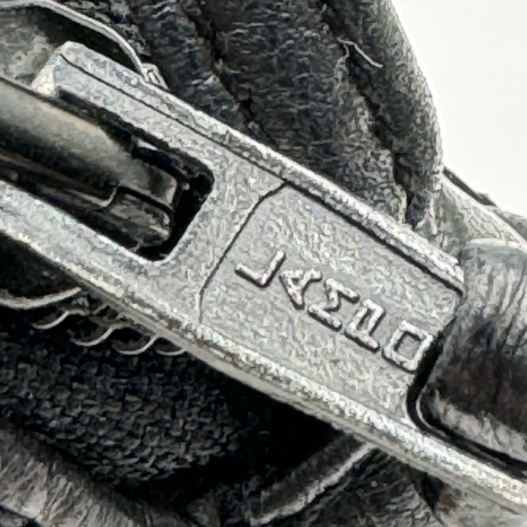 Bally-Authentic-Black Leather rounded Crossbody - Picture 6 of 14